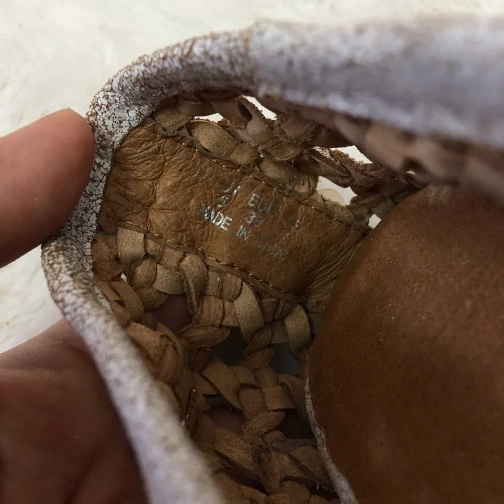 Australia Luxe Collection Flats Size 7